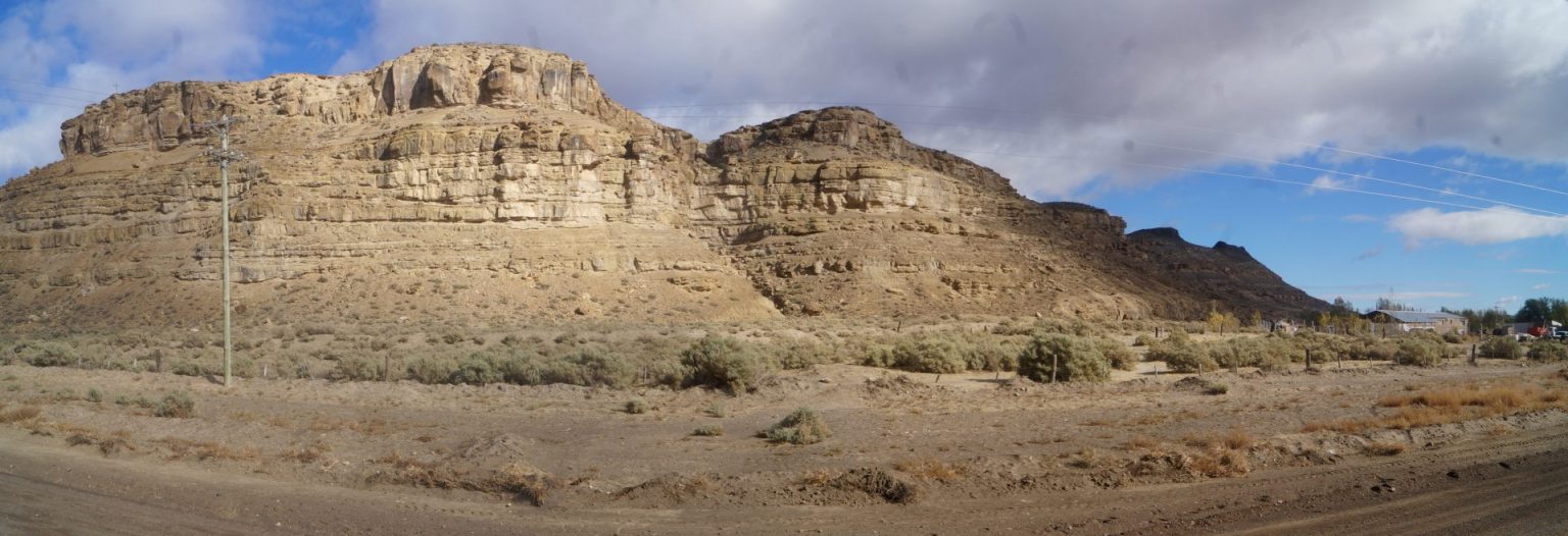 Cerro Frente a entrada Pueblo RP 13