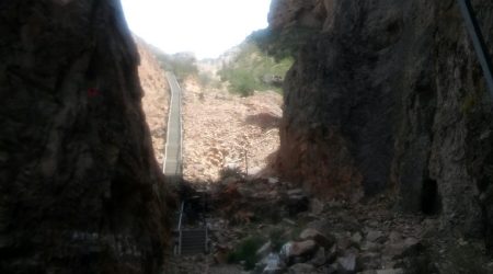 Escalera hoy en dia, dirige hacia un mirador