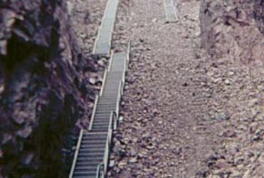 Escalera hacia el funicular